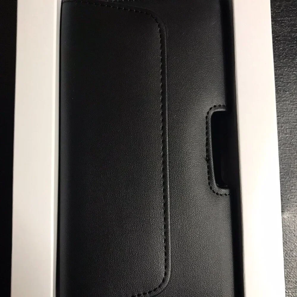 nsignia™ - Universal Holster Case for Screens up to 6.9